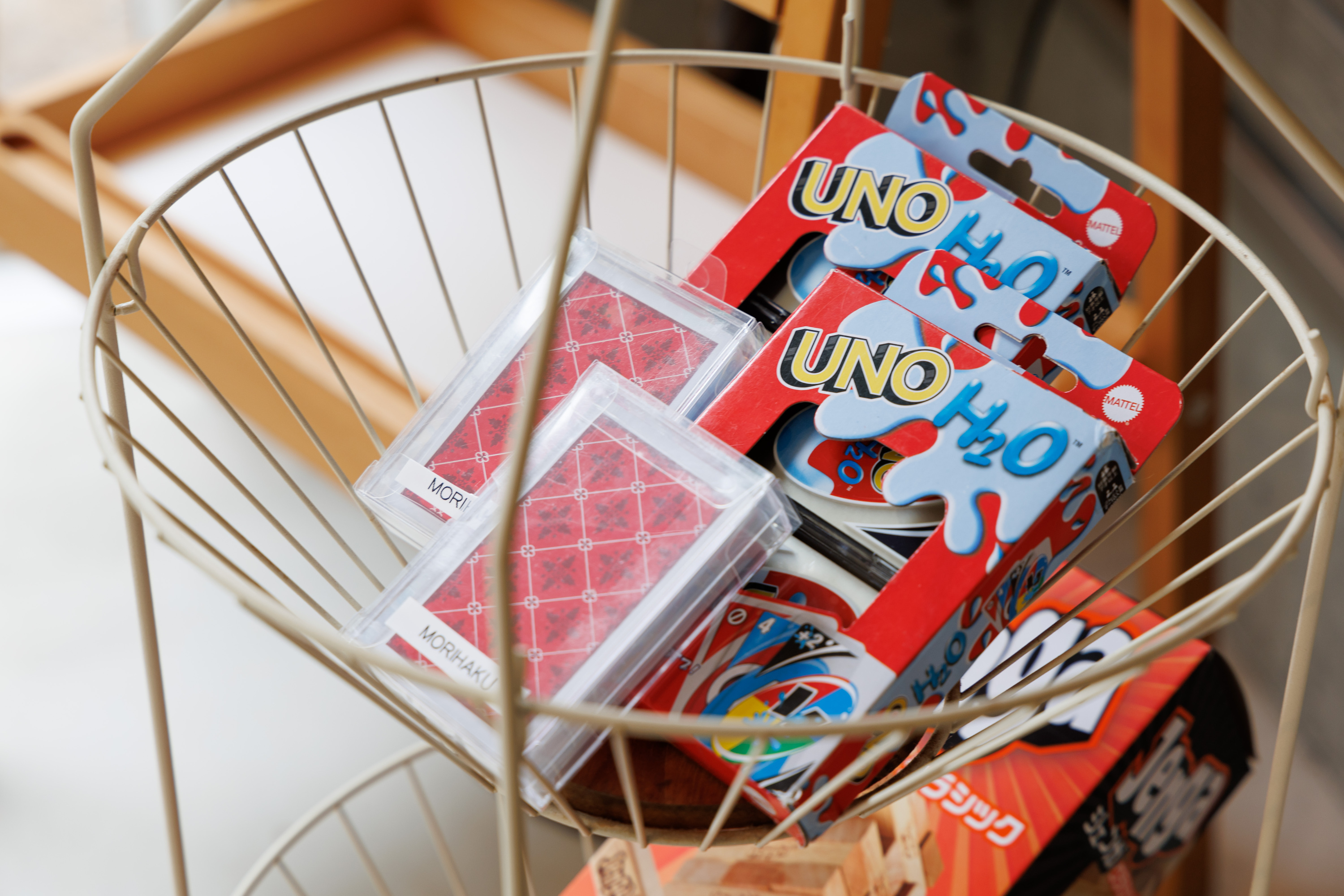 フロントにUNOやトランプジェンガなども置いています