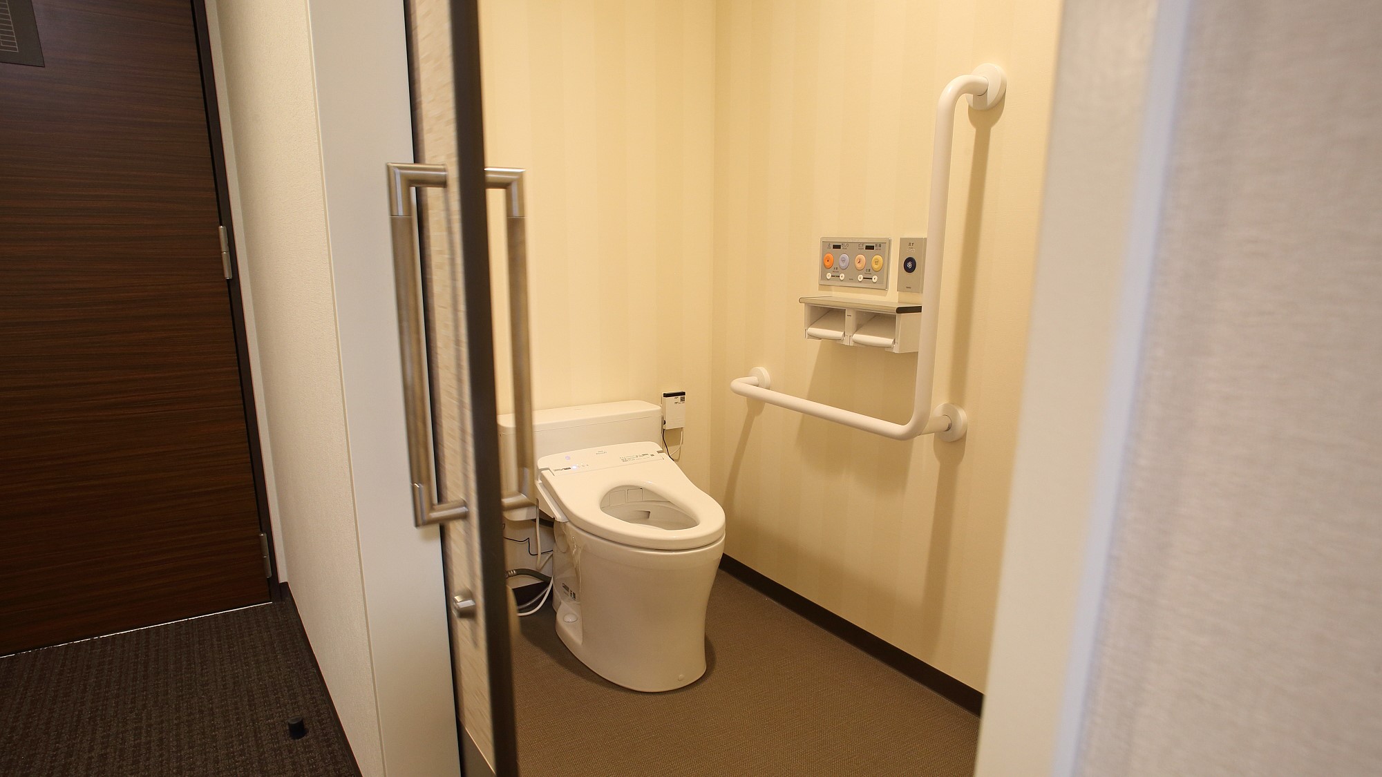 アネックスバリアフリールーム トイレ