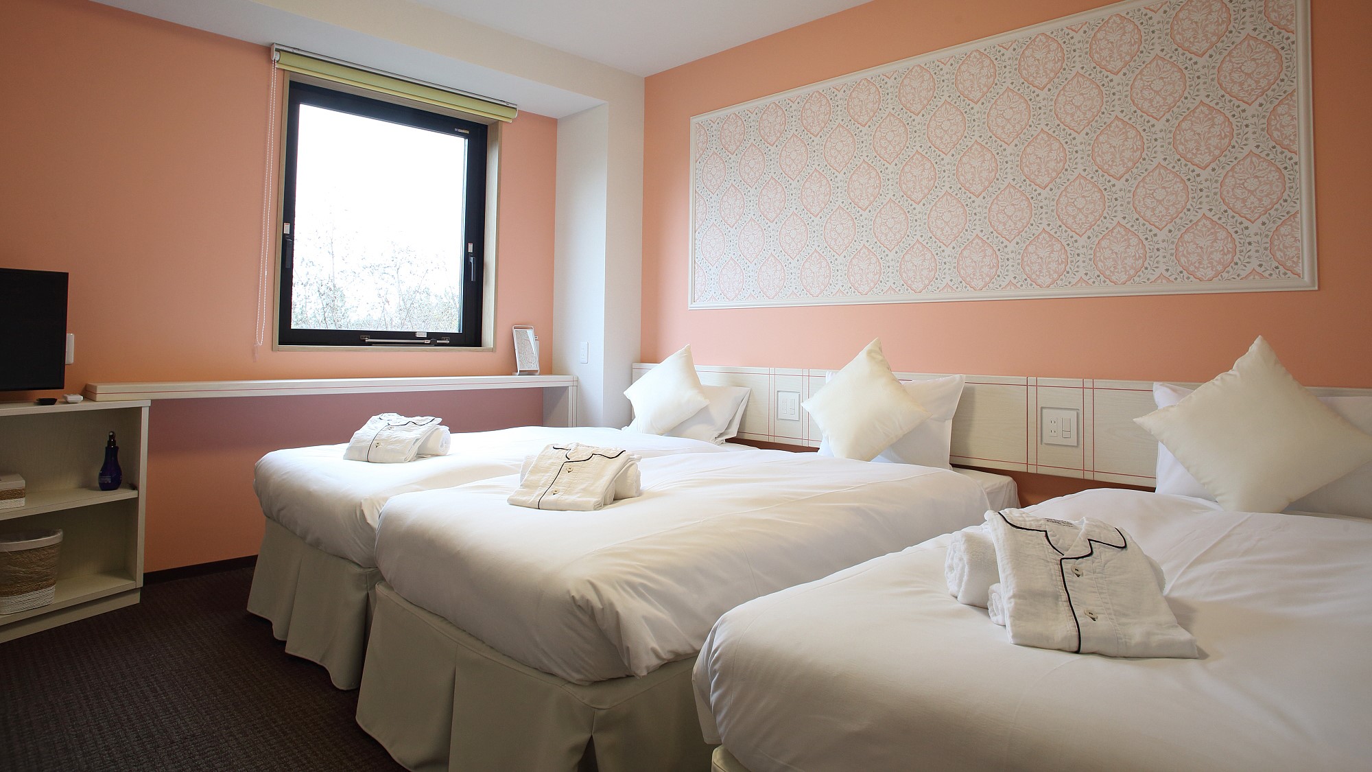 ベーシックルーム 3名（2F ピンク）