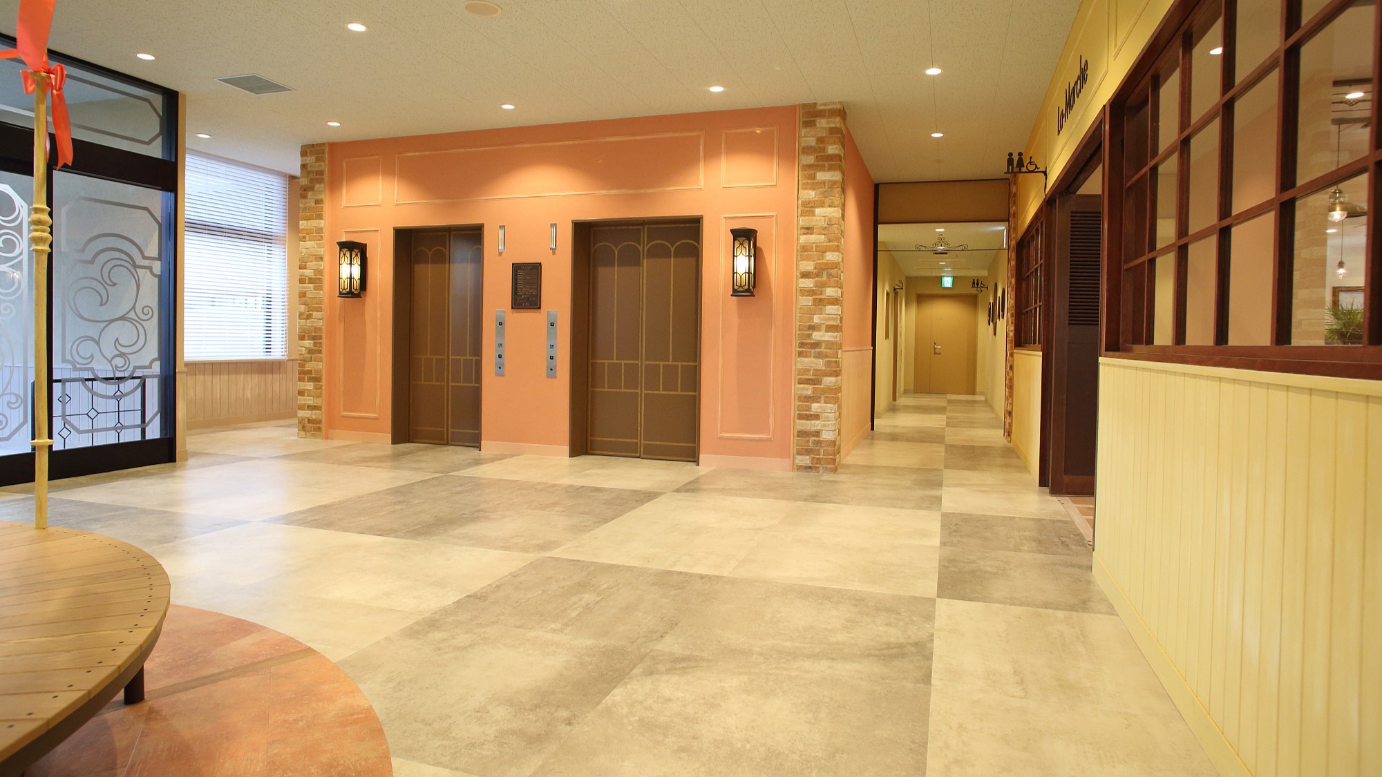 ロビー（エレベーター前）