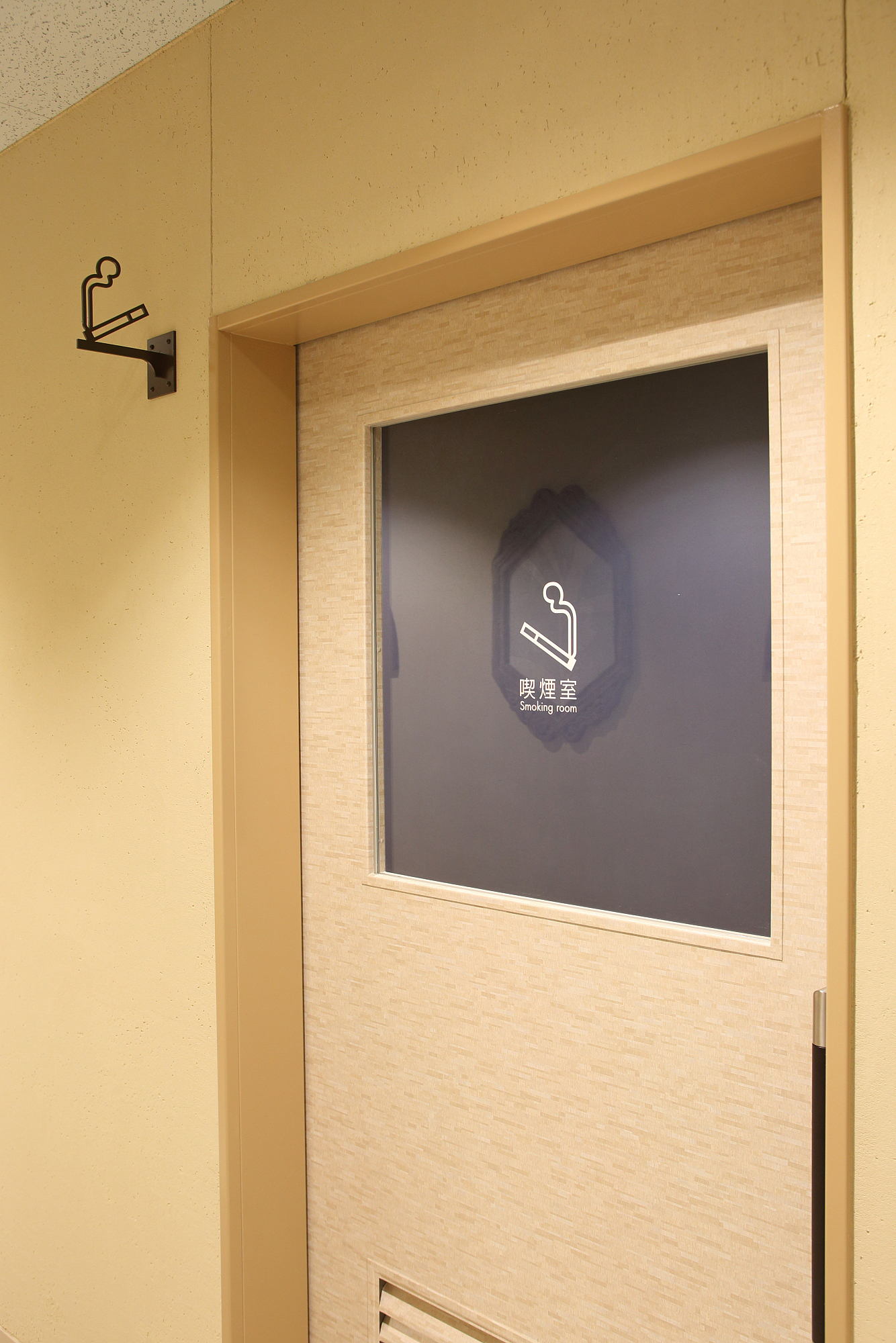 喫煙室（1F）