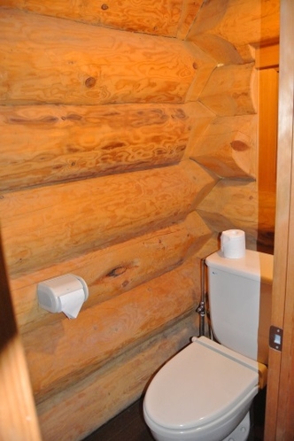 Log House トイレ