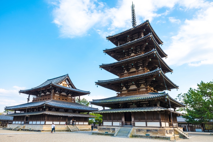 法隆寺　五重塔と金堂