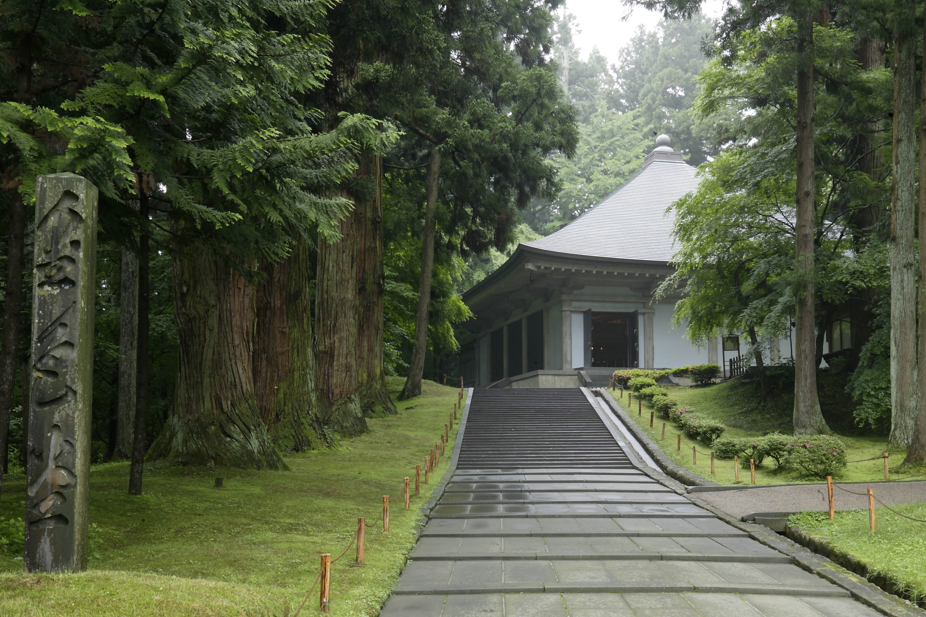 【周辺観光】《世界遺産　平泉・中尊寺》徒歩で約12分