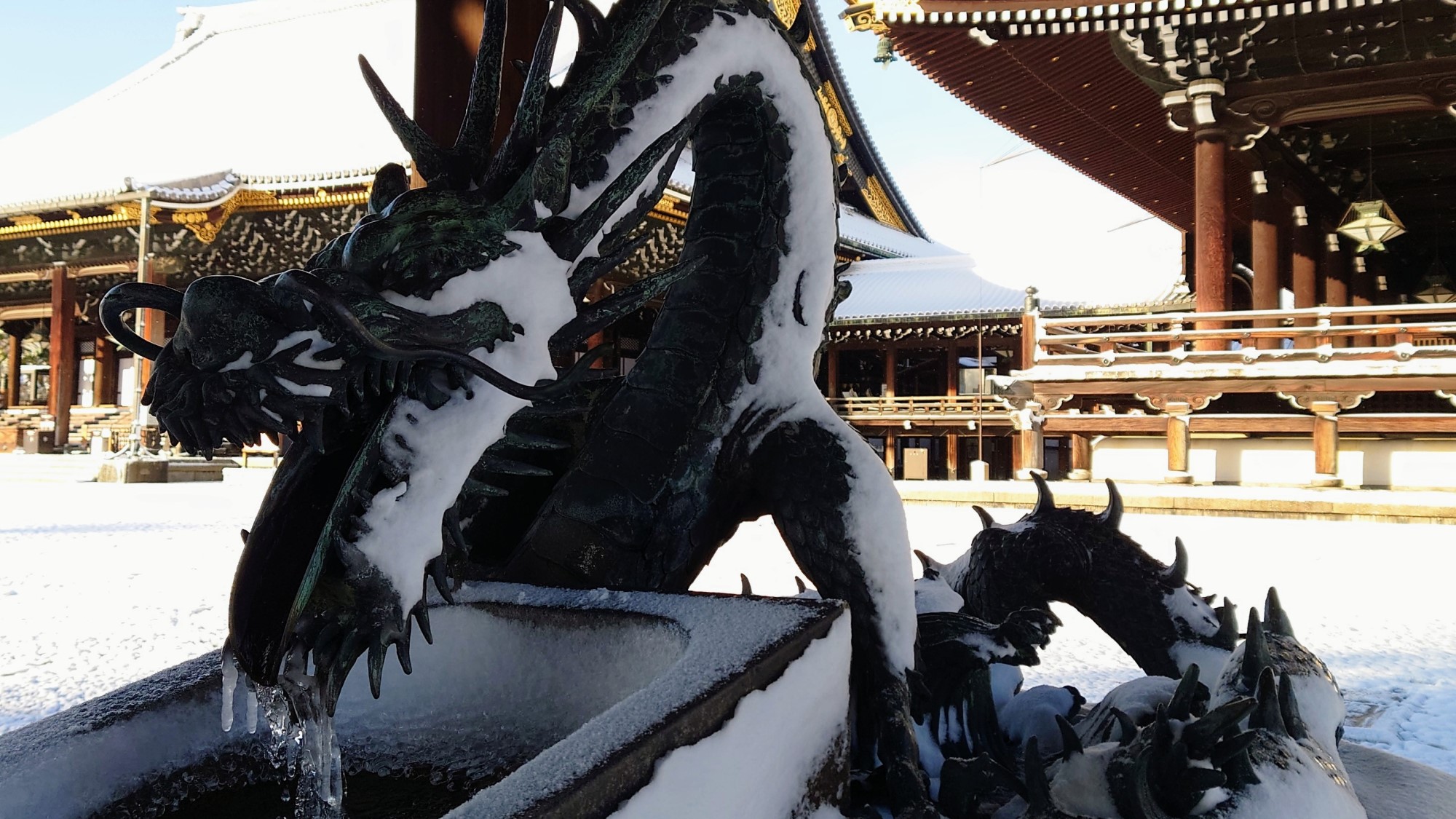 東本願寺 手水屋形（冬）