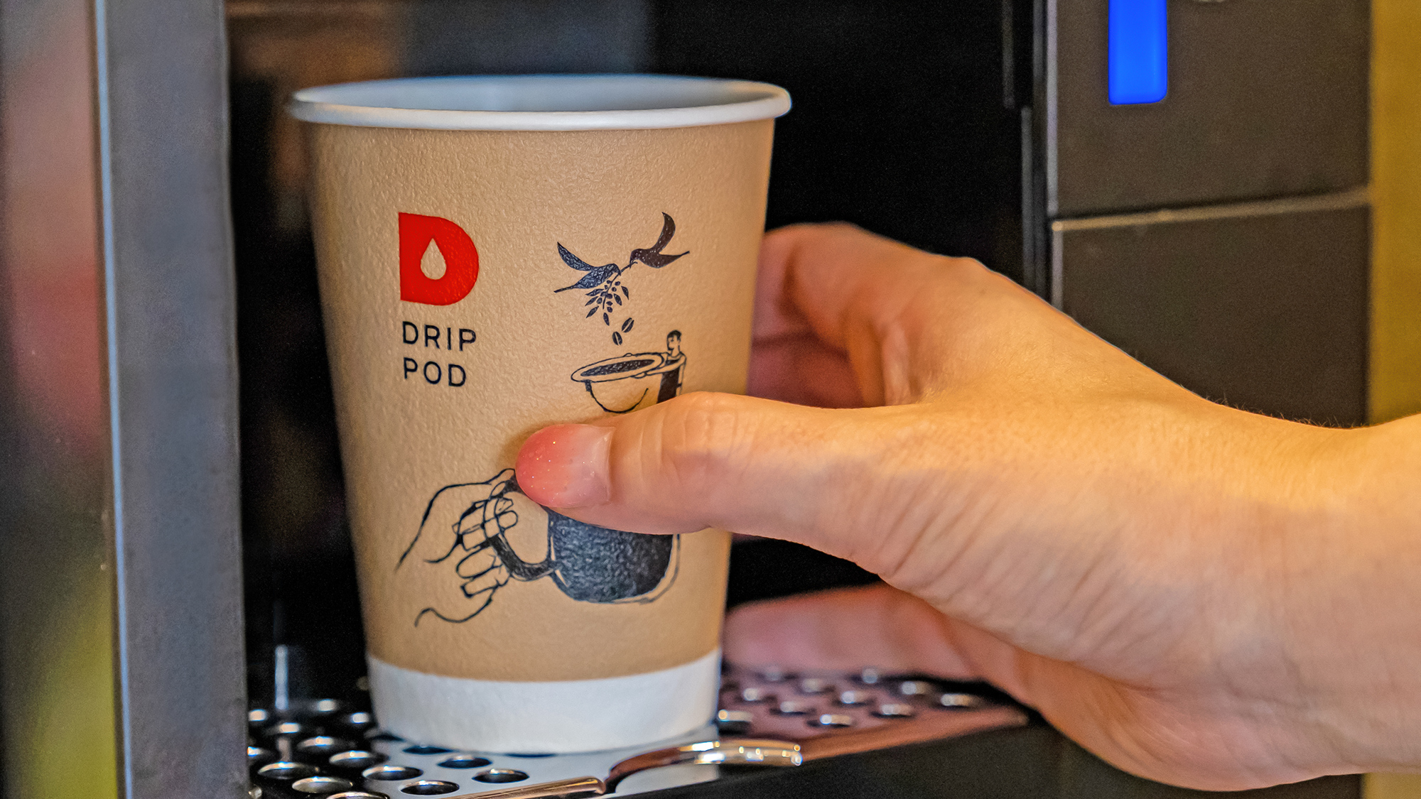 ラウンジでの24時間フリードリンクサービス