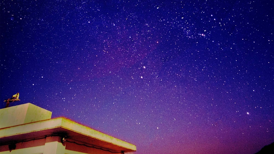 ・屋上から見上げる星空　星立の集落には人口の明りがほとんどないので満天の星空が見られます