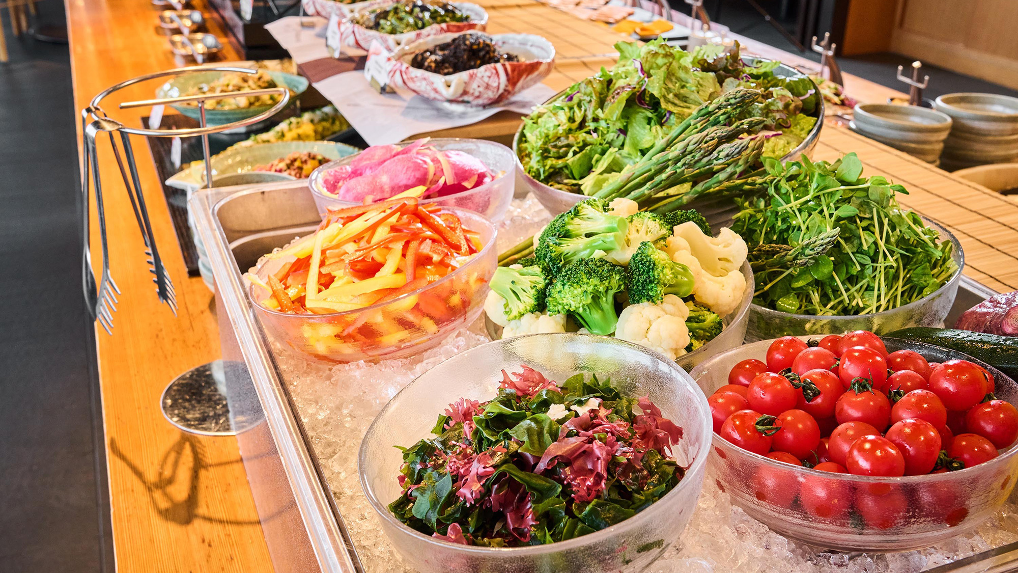【朝食】羊蹄山の麓、大自然に囲まれたニセコエリア近郊の野菜を豊富にご用意しております