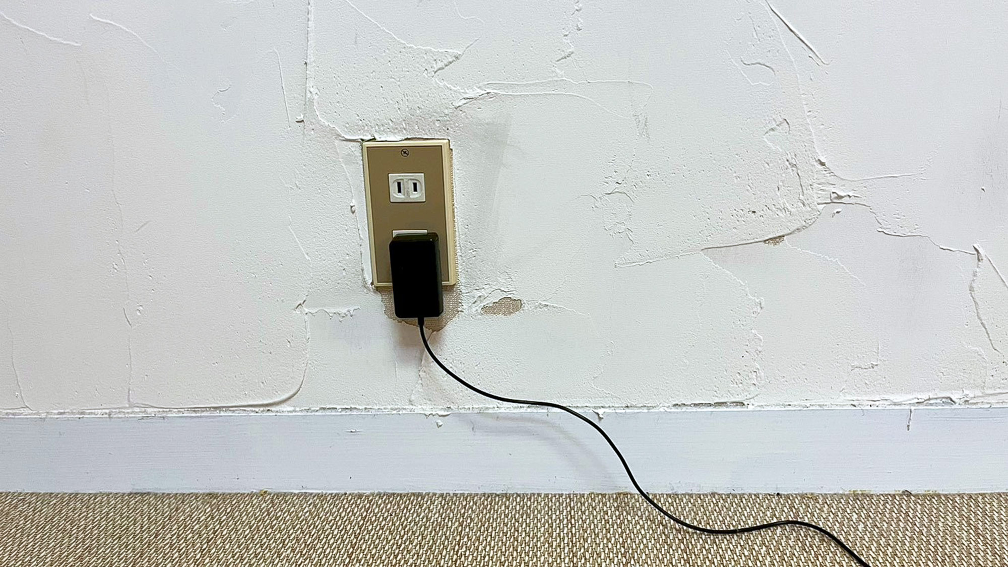 ・【302 / 女性専用ツイン】スマホやパソコンなどの充電にお使いいただけます