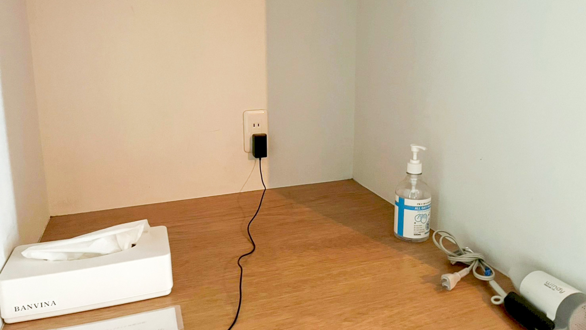 ・【203/ドミトリー】コンセントやドライヤーは譲り合ってご利用ください