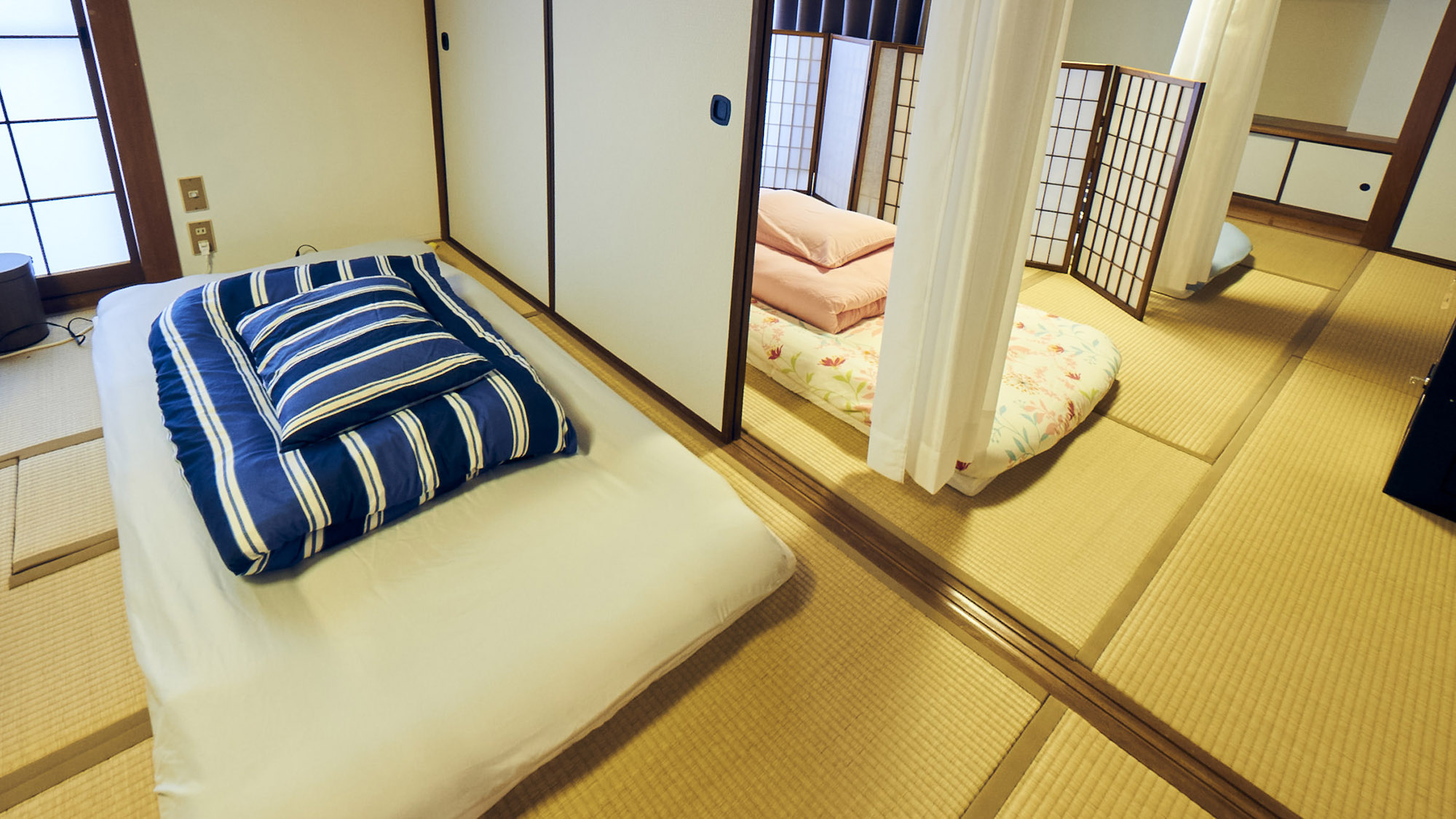 ・【304/ドミトリー和室ルーム】女性専用のお部屋。畳に布団を敷いていただく二段ベッドではないタイプ