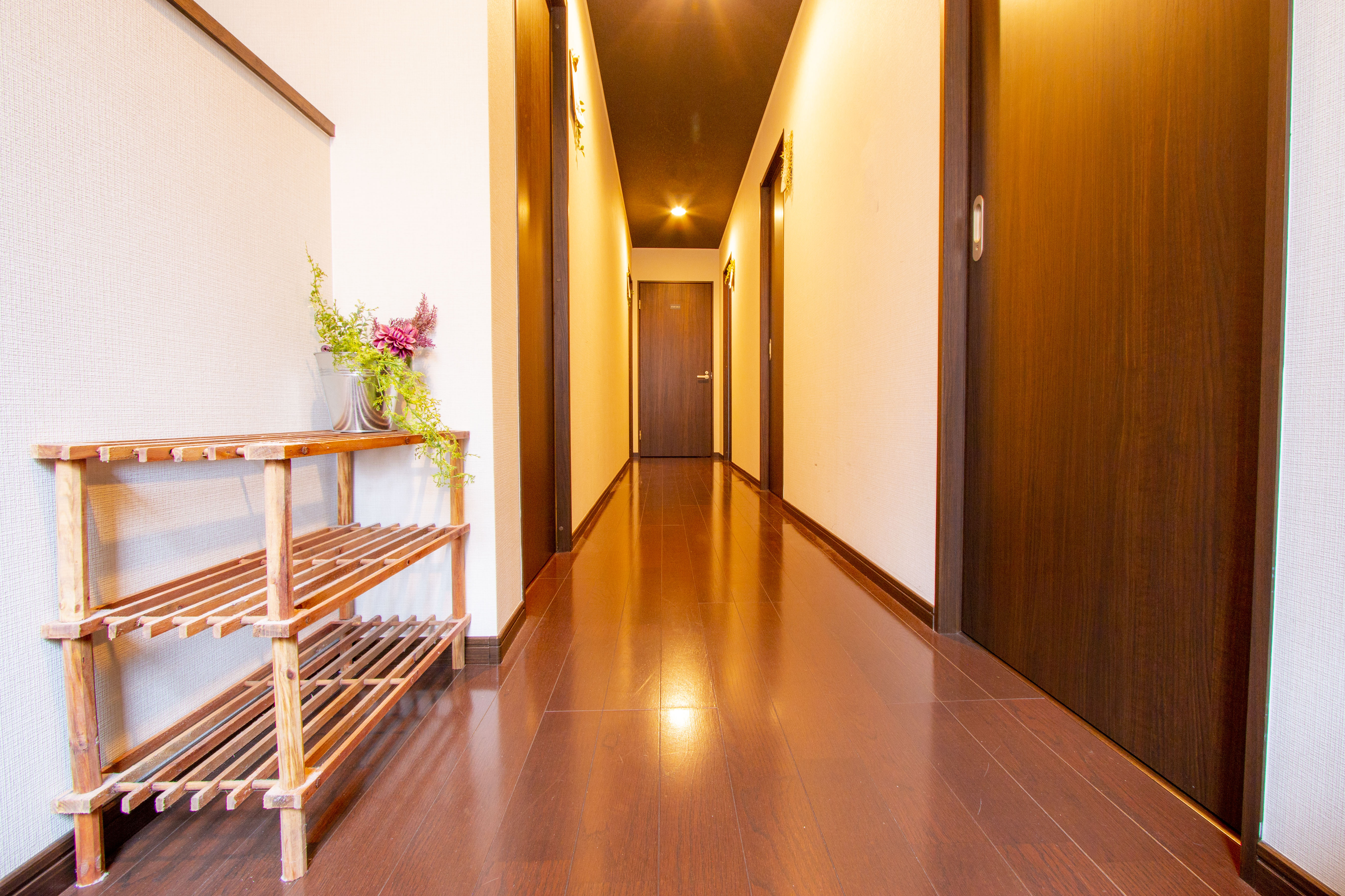 室内では靴を脱いでおくつろぎください