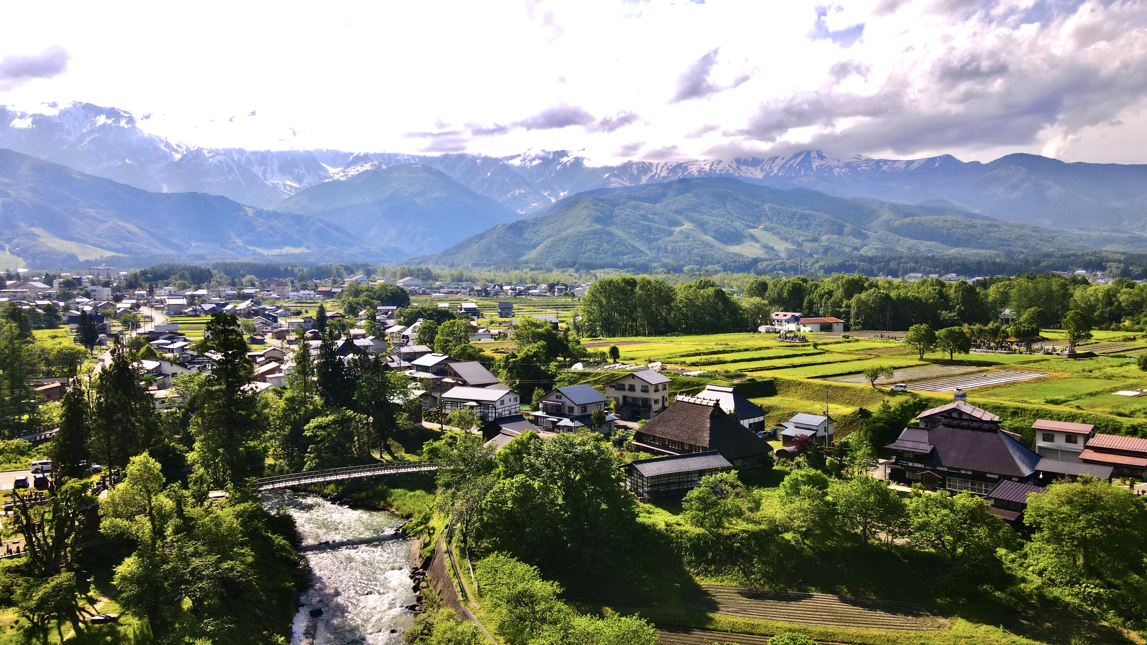 大出の吊り橋からの白馬村の眺め