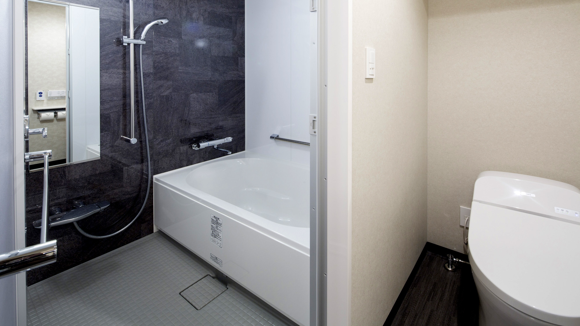 シングルルームのバス・トイレはセパレートタイプを完備