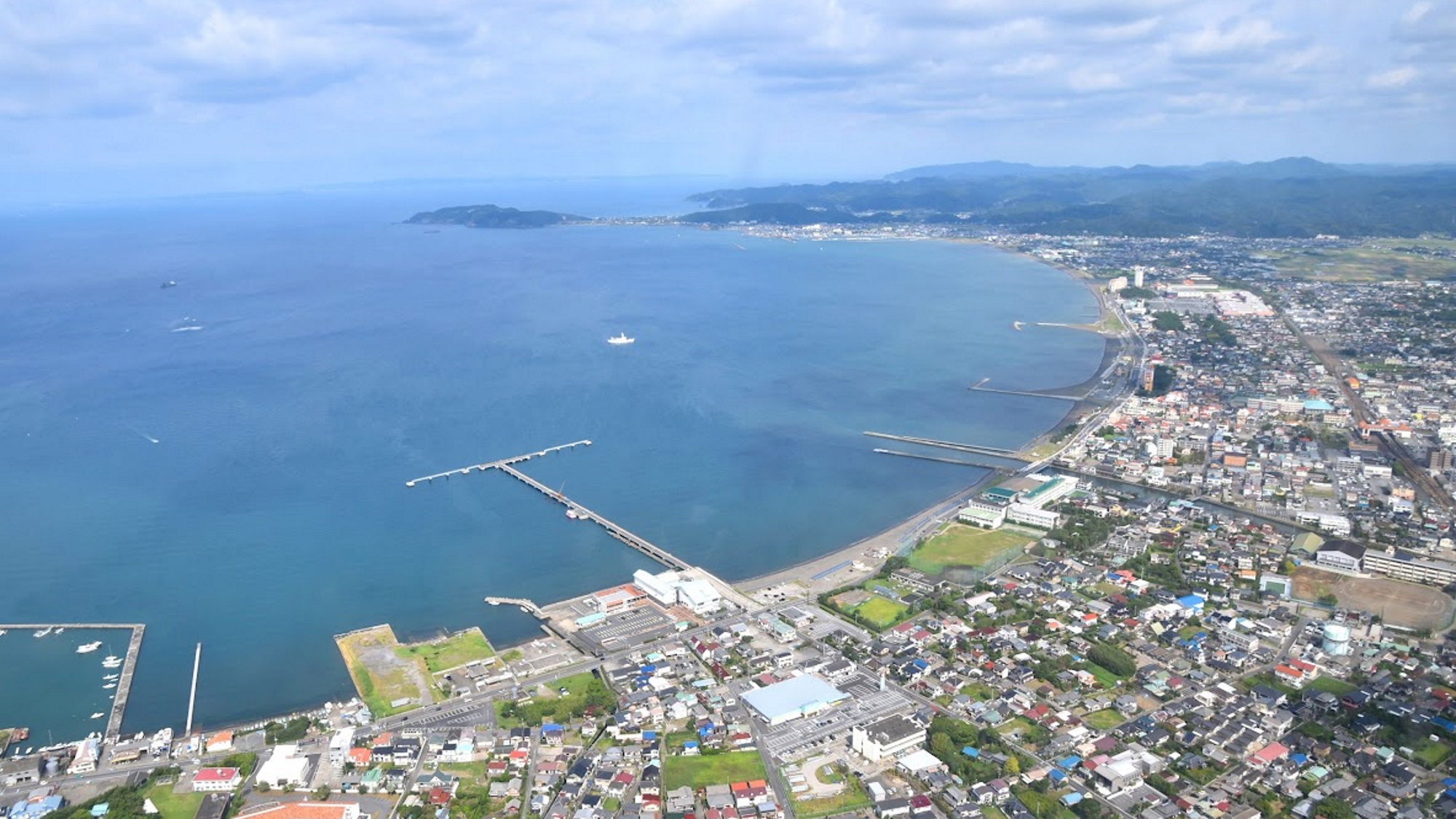【上空写真】「館山湾」は穏やかな海の為、別名「鏡ヶ浦」と呼ばれている。
