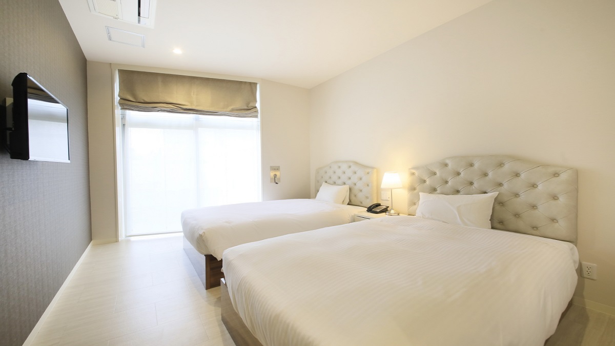 Gdタイプ一例｜セミダブルベッド2台のお部屋が2室、和室と合わせて3LDKの客室です。