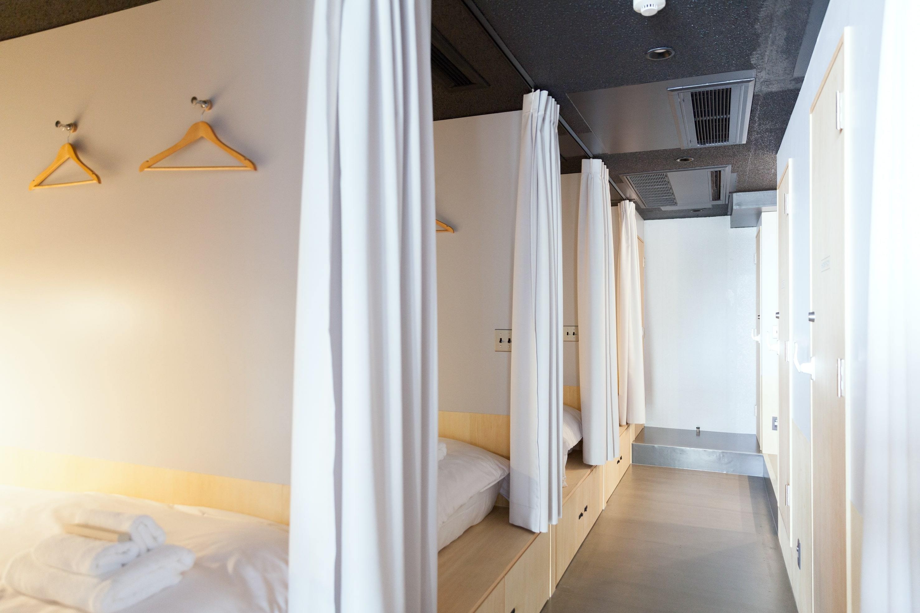 【男性専用ドミトリー（相部屋/素泊まり）】一人旅や出張利用に♪ ＋880円でサウナ・大浴場利用も可