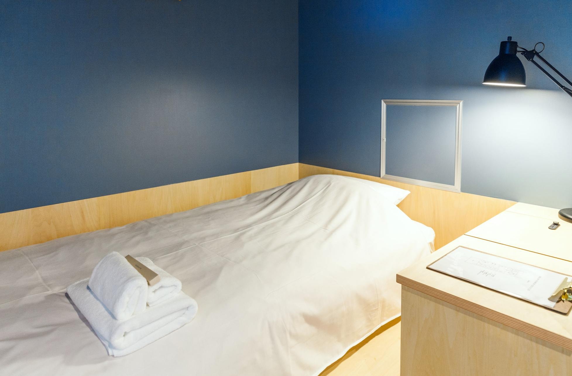【男性専用ドミトリー（相部屋/素泊まり）】一人旅や出張利用に♪ ＋880円でサウナ・大浴場利用も可