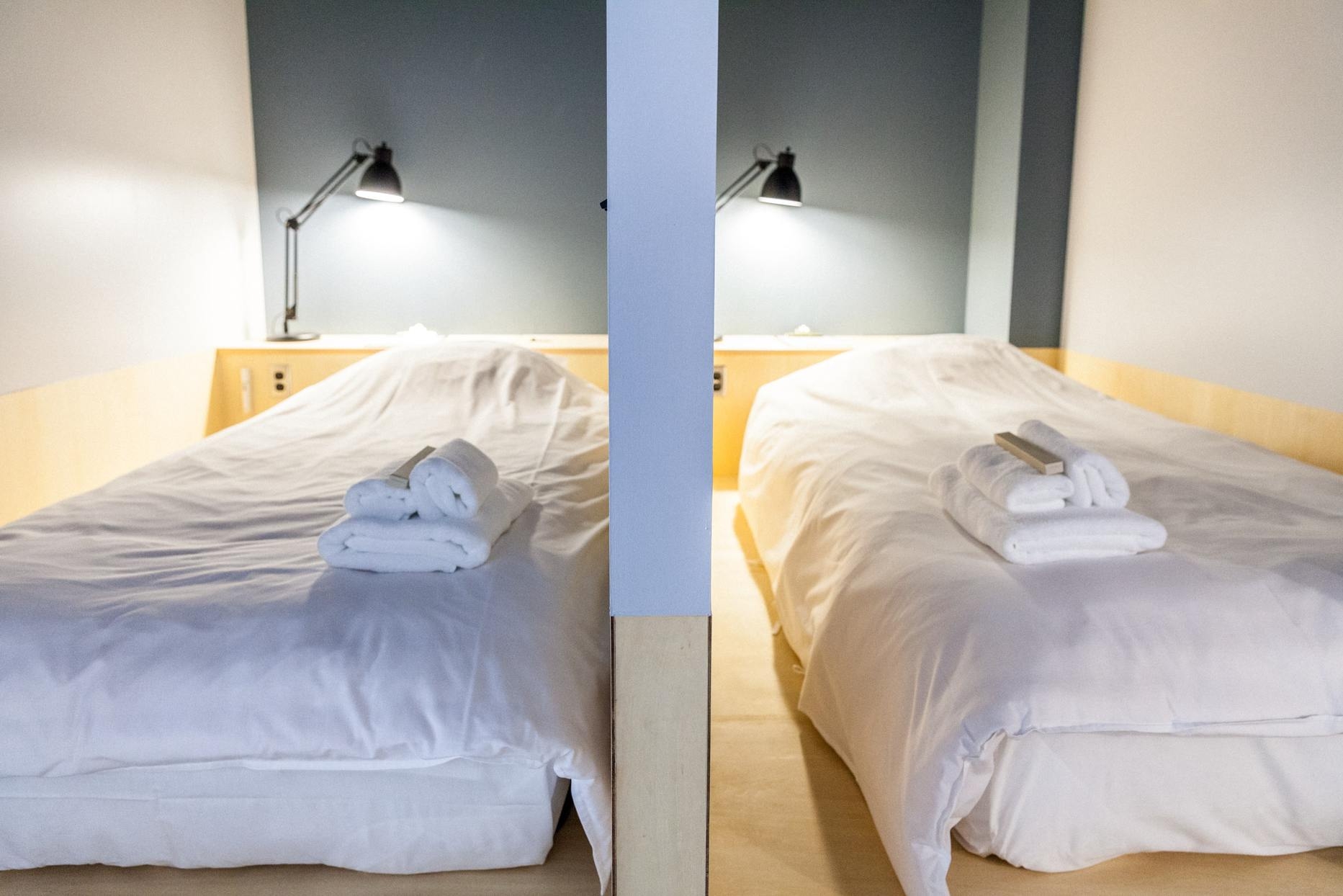 【男性専用ドミトリー（相部屋/素泊まり）】一人旅や出張利用に♪ ＋880円でサウナ・大浴場利用も可