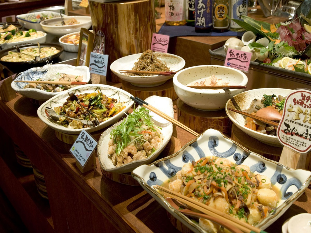 朝食(食と健康をテーマに約80種類ご用意)