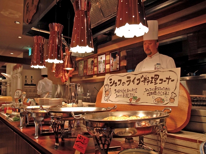 朝食(食と健康をテーマに約80種類ご用意)