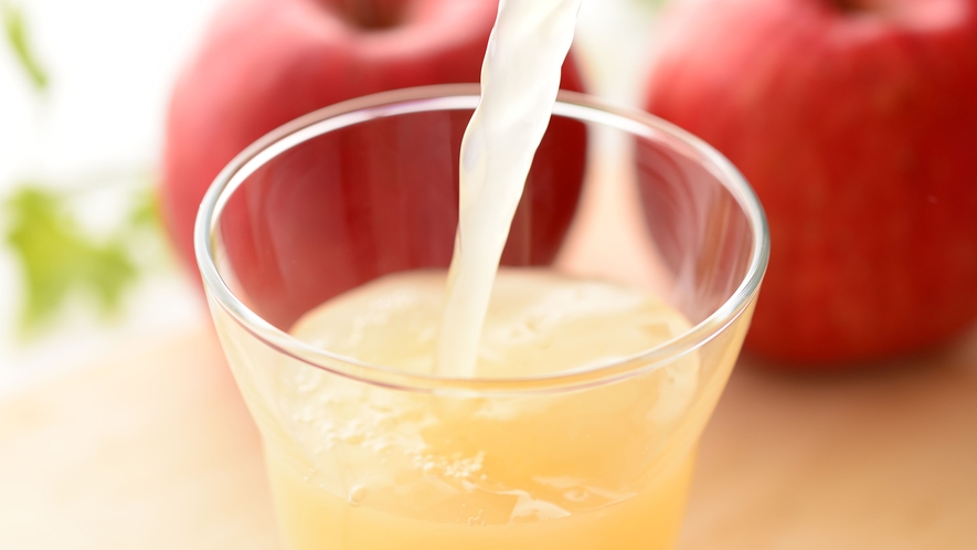 【アップルジュース】すっきりとした甘みと爽やかな味わいが特徴のアップルジュースです。