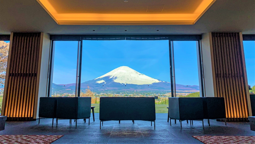 ロビーから見た富士山「ここにしかない！富士山の絶景」