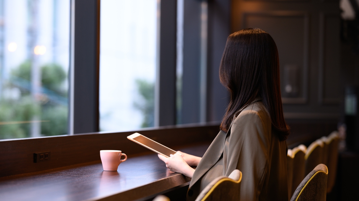【楽天月末セール】北浜駅3号出口隣接☆24時まで使えるラウンジでコーヒー等無料！（素泊まり）