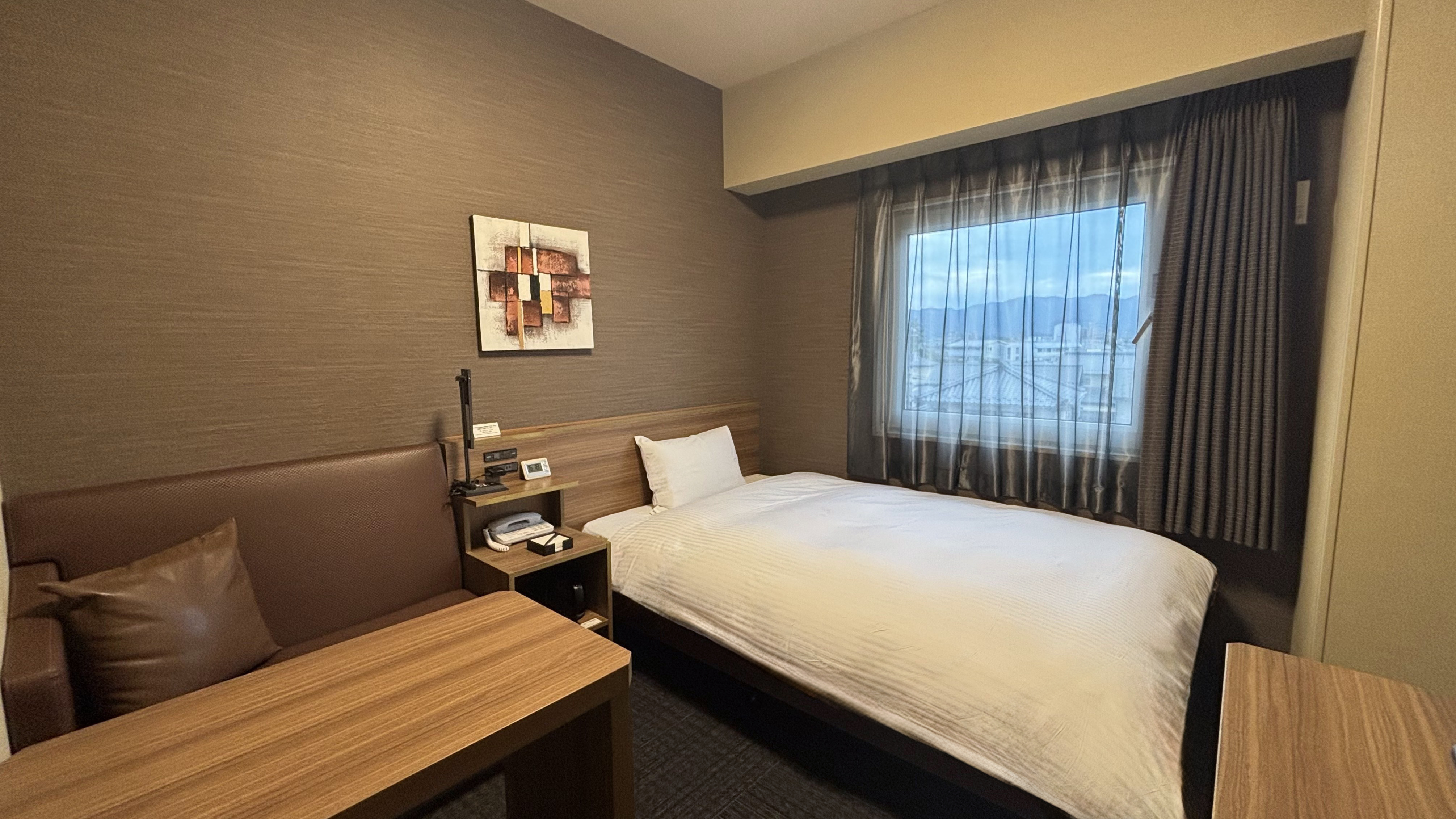 スタンダードシングル（同フロアに喫煙コーナー有）