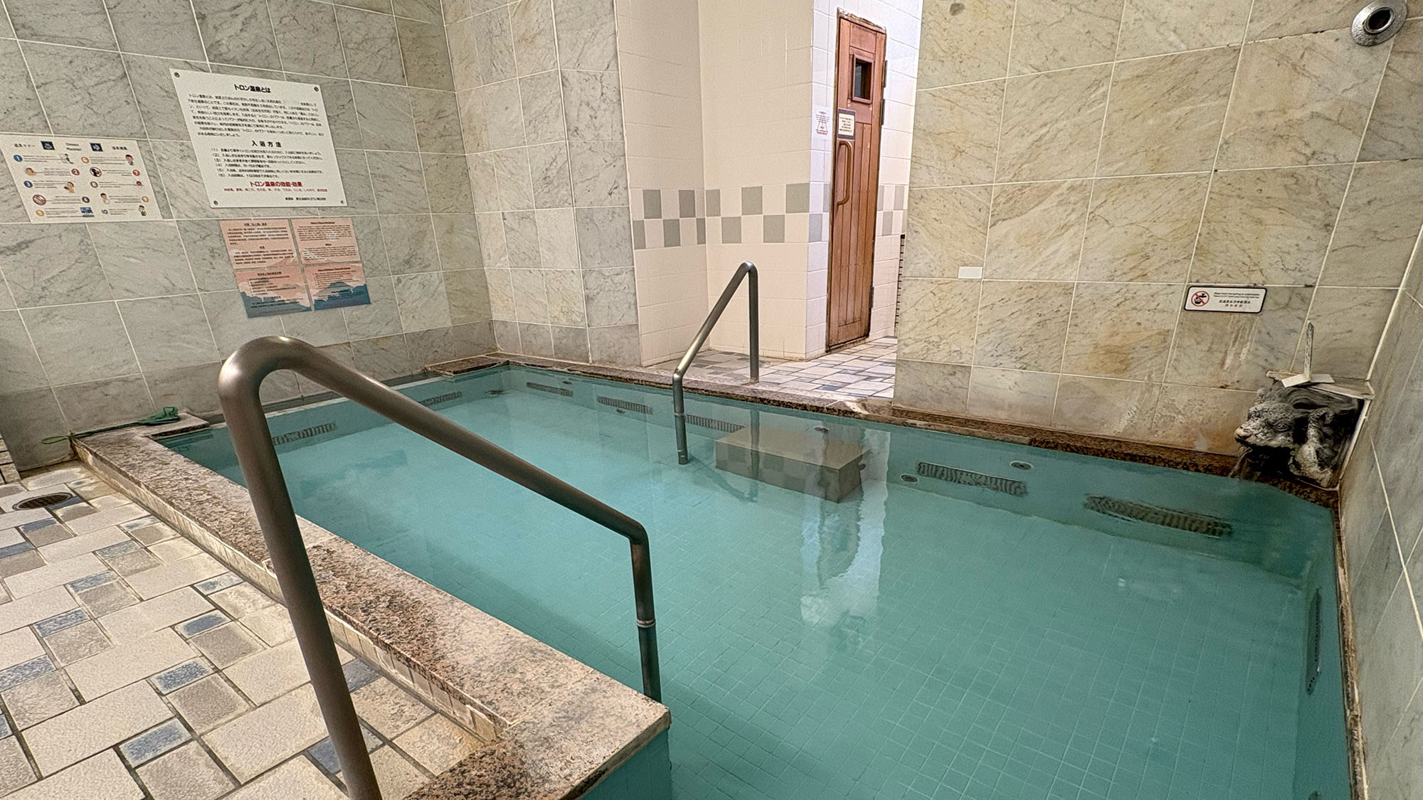 ・【大浴場一例】大きなお風呂で贅沢なバスタイム。奥にはサウナもございます