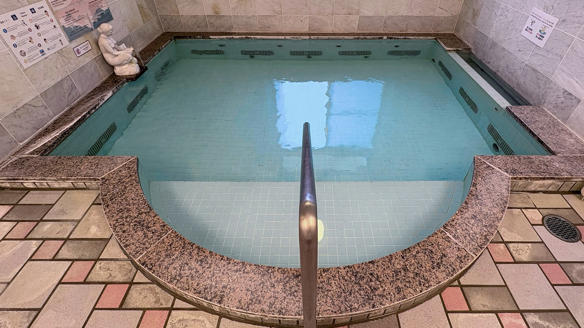 ・【大浴場一例】トロン温泉に入って、ゆっくり旅の疲れを癒やしてください