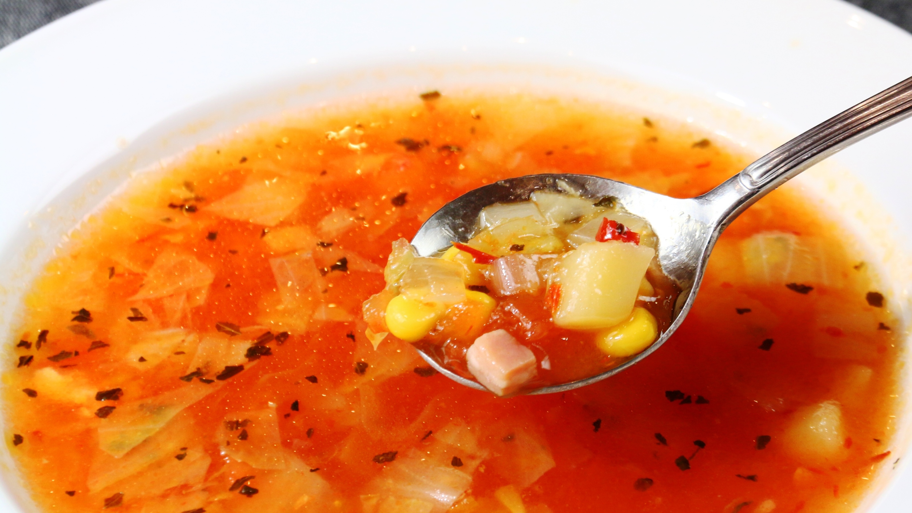 【料理】夕食 の一例。季節の自家栽培野菜をたっぷり使った洋食の創作ディナーコース。