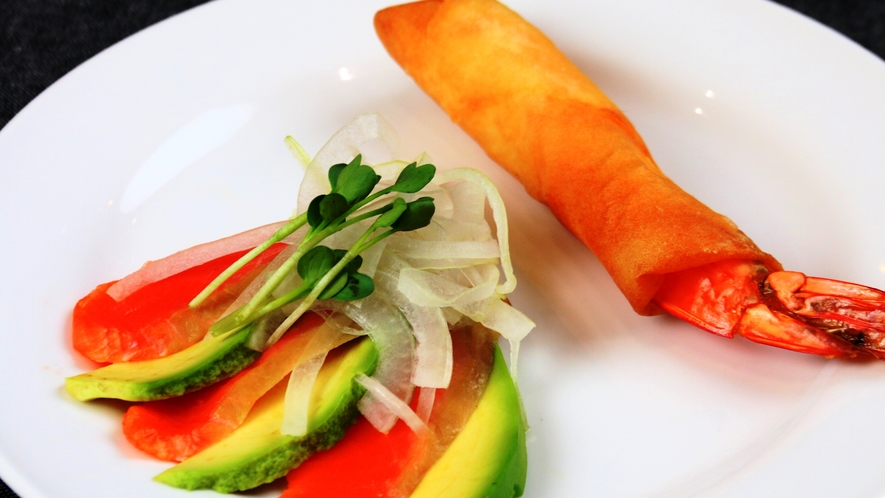 【料理】夕食 の一例。季節の自家栽培野菜をたっぷり使った洋食の創作ディナーコース。
