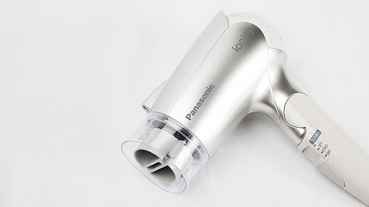 バスルームにドライヤー完備