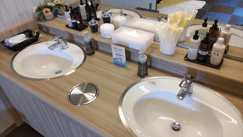 女性脱衣所洗面台