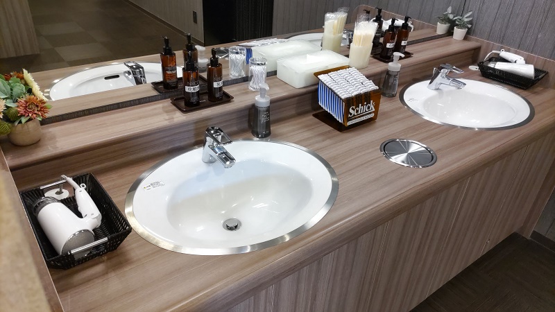 男性脱衣所洗面台