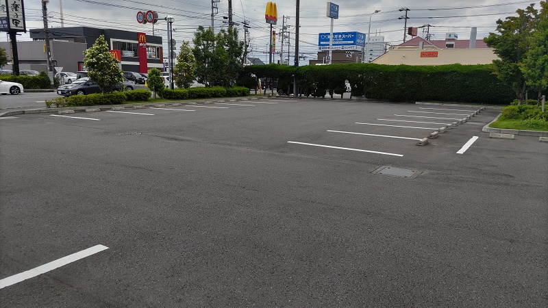 ホテル駐車場　敷地外に第２・第３駐車場がございます