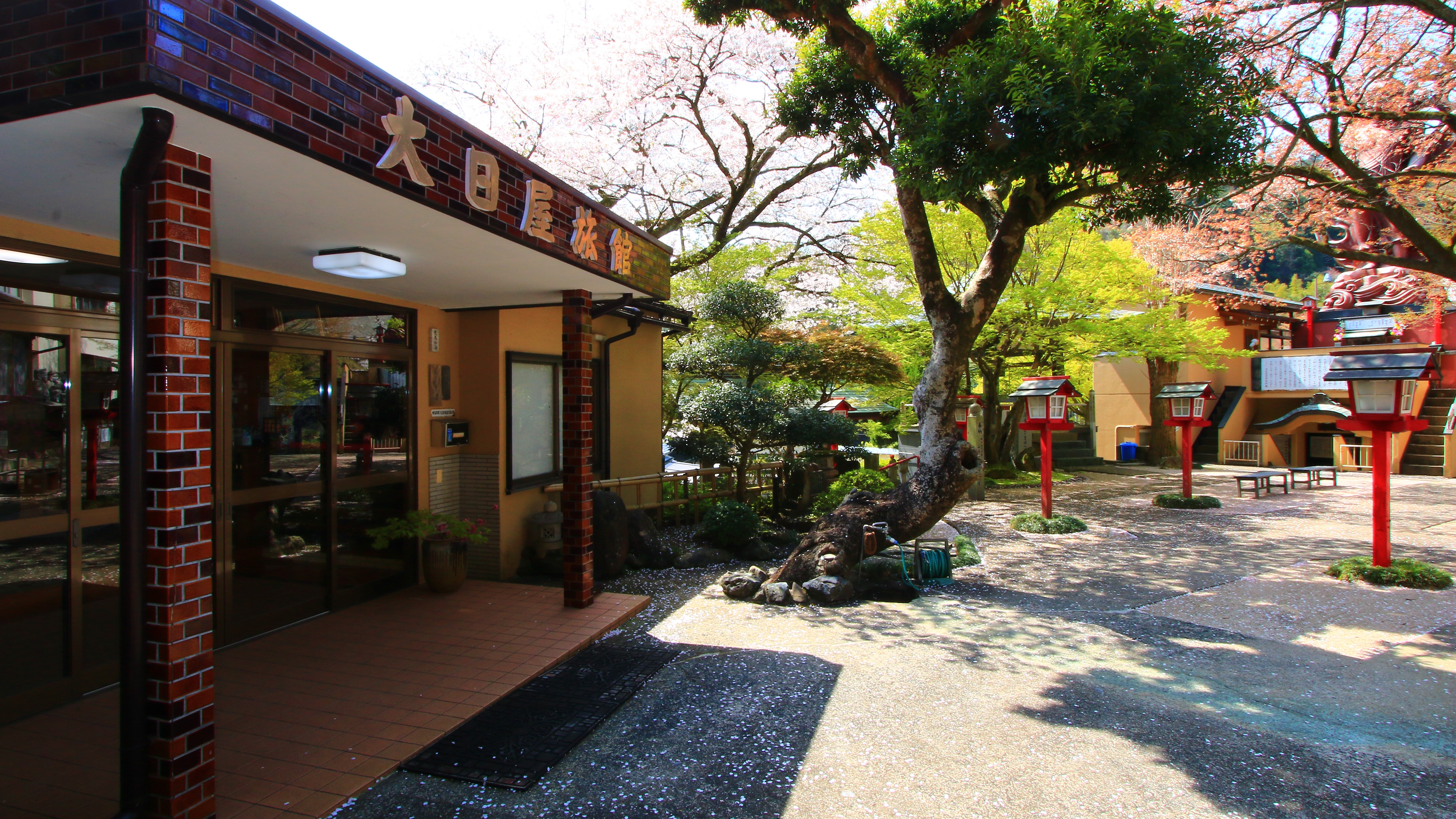 春の大日屋旅館