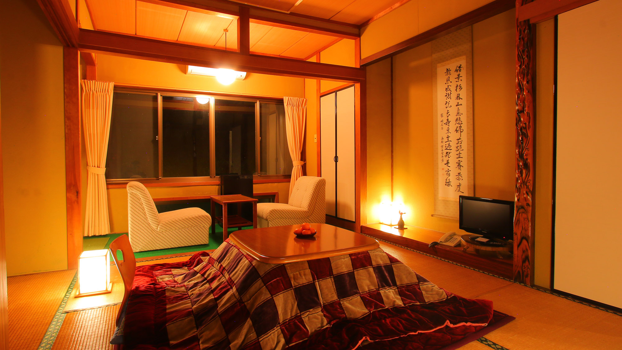 【冬・和室】冬限定のお籠りプランでは、こたつとミカンをご用意しております。日本の冬を感じるひと時を