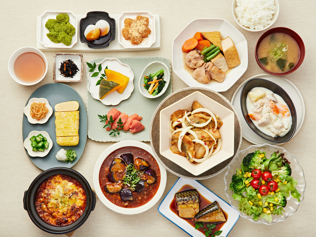 ・【朝食（盛り付け一例）】栄養バランスのとれた朝ご飯で1日をスタート