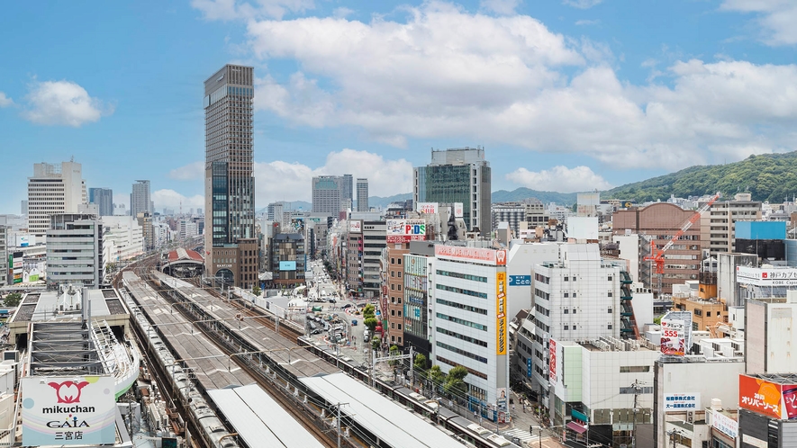 ・【景色】JR線「三ノ宮駅」より徒歩3分、阪急・阪神線「神戸三宮駅」より徒歩4分で移動もラクです