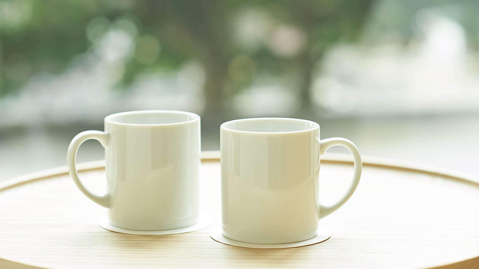 ・【客室備品】備え付けのマグカップでお茶やコーヒーをお飲みいただけます