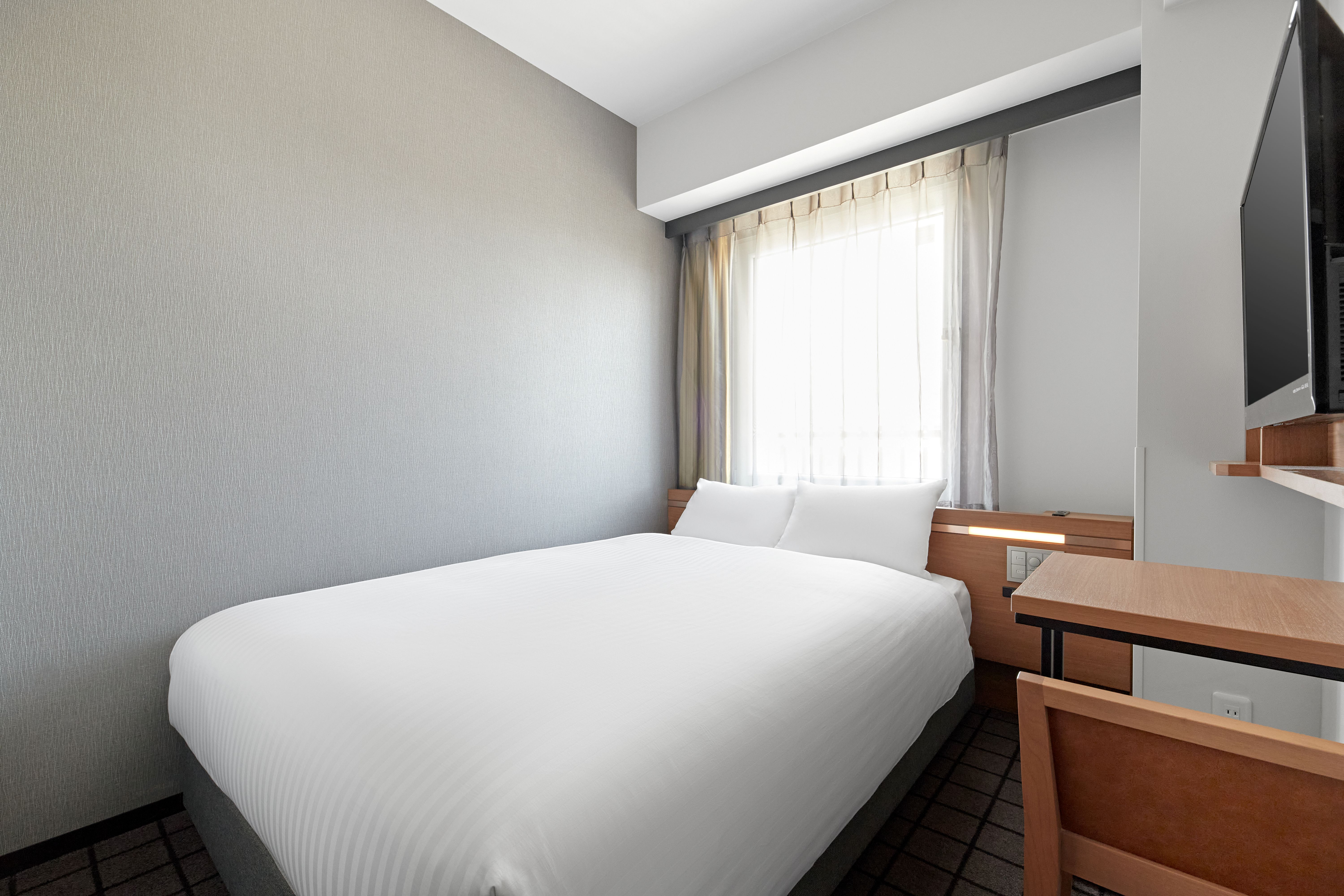 ・【スーペリアシングル】コンセントの差し込み口もたくさんあるのでモバイル機器の充電に便利です