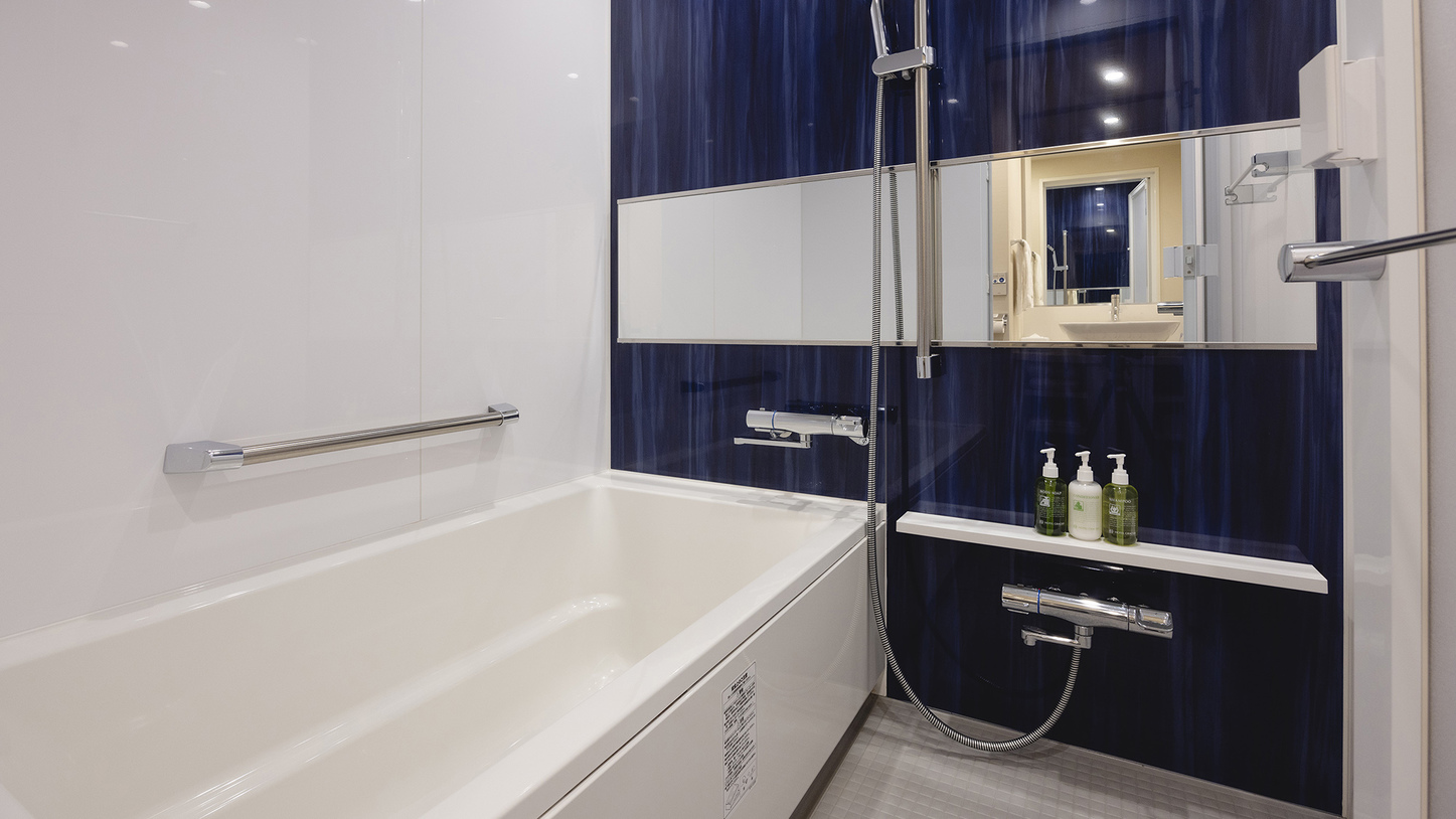 【全室独立型バスルーム】広々とした浴槽で、旅の疲れを癒していただけます