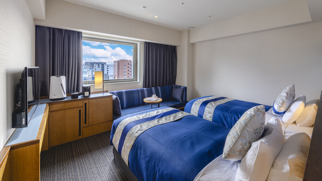 【プレミアムツイン】最上階の開放感ある空間は、大切な人との特別な一日にもぴったりです。