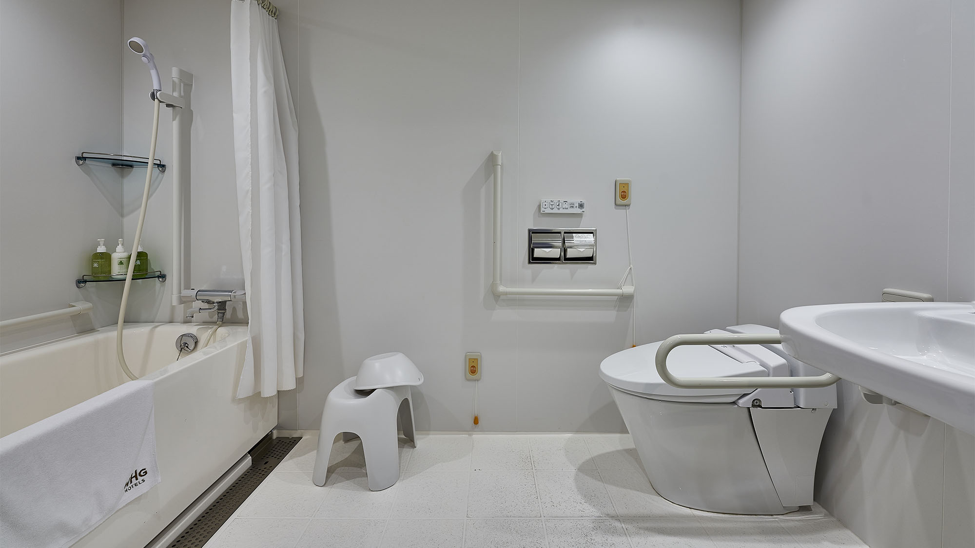 ユニバーサルルーム（車椅子利用の方でも安心）バスルーム