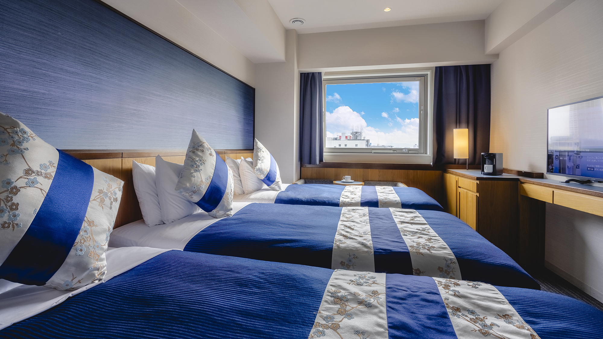 【プレミアムトリプル】観光を楽しんだあとは、みんなで並んで旅の想い出を語らう夜を。