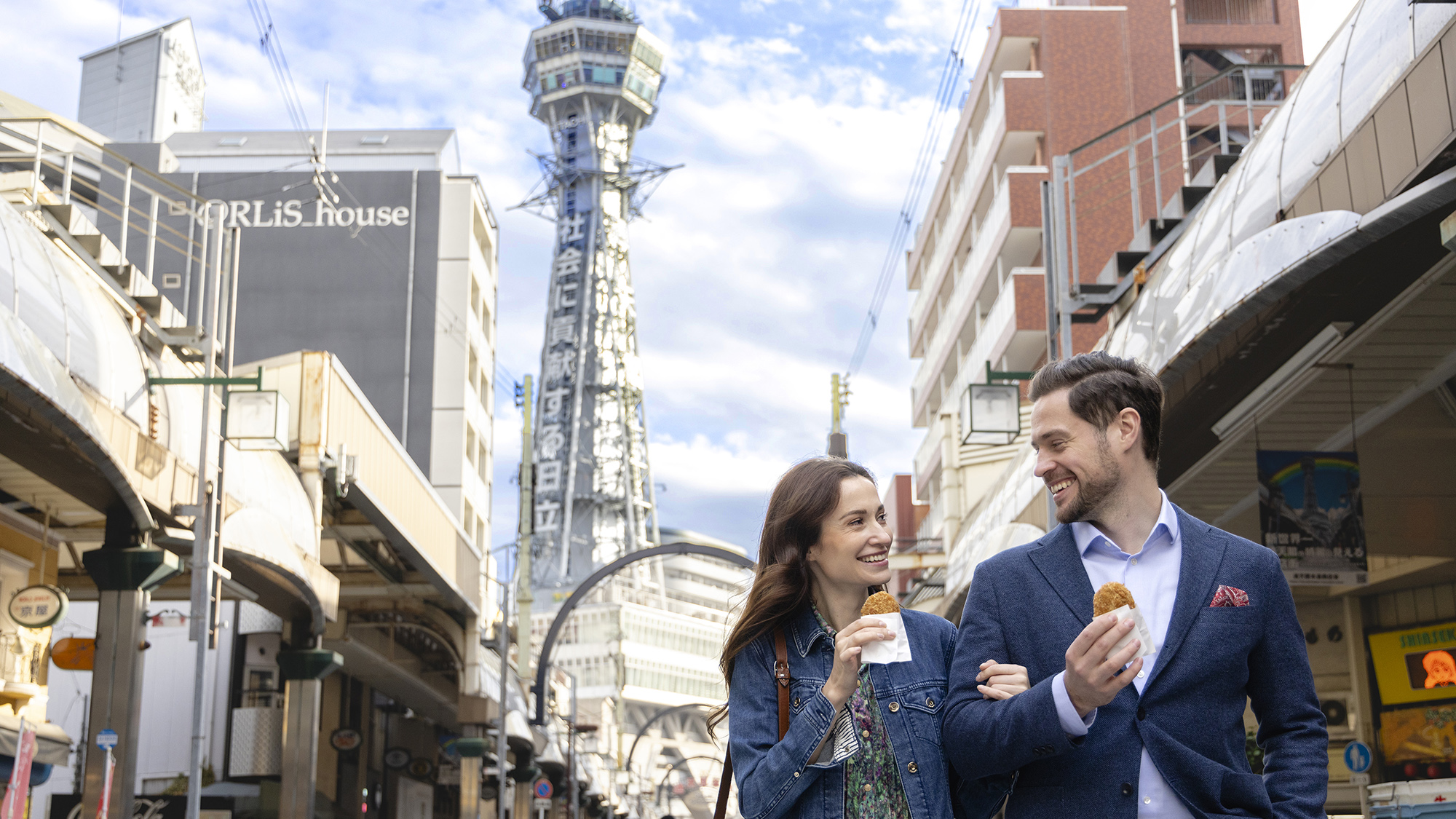 【通天閣本通商店街】新旧多彩なお店が並び、「大阪らしさ」を感じることのできる名所です。