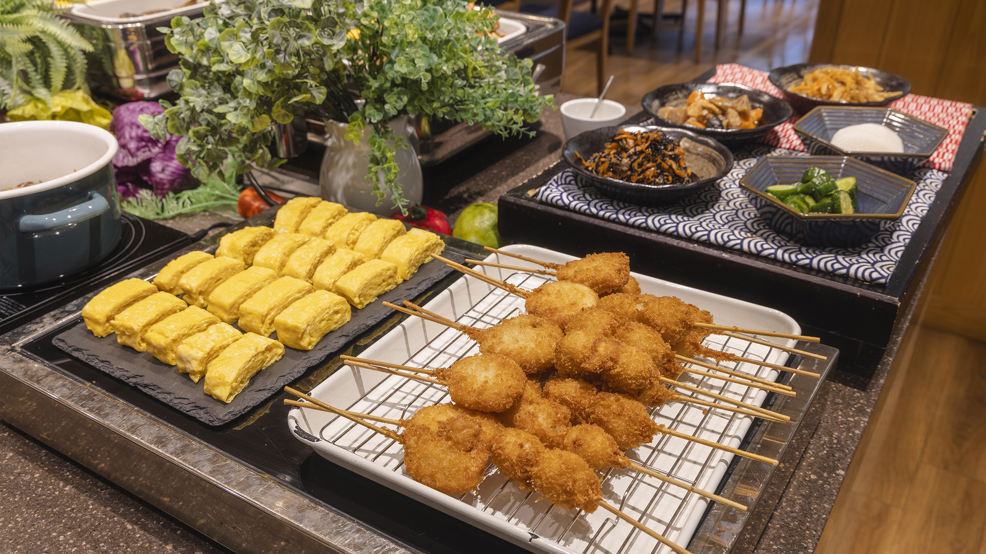 【ご朝食イメージ】大阪来たなら外せない「串カツ」！種類豊富にご用意しております。