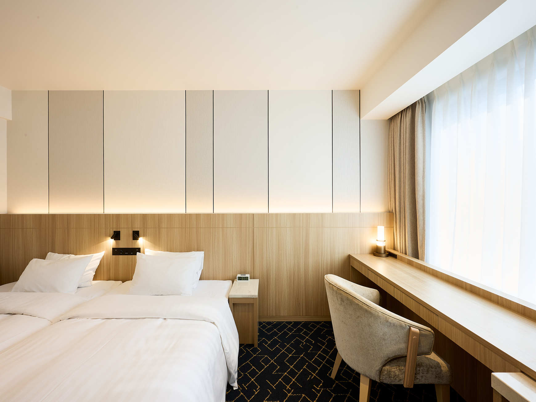 【ハリウッドツイン】広いデスクはビジネスにもおすすめ